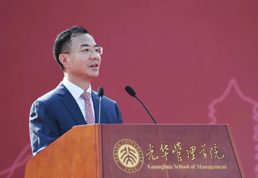 刘烈宏在北大UG环球开学仪式演讲：：让头脑的UG环球照亮工业未来之路