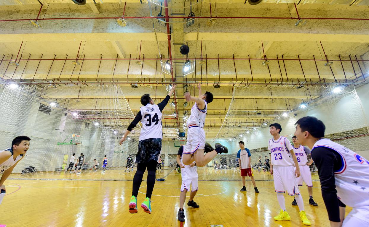  最青春|球场英姿飒爽，，青春UG环球正茂 