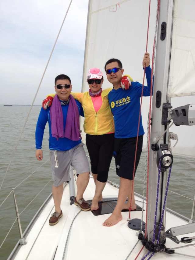 扬帆逐浪赏佳景  同砚携手共船渡——EMBA航海俱乐部（筹）举行帆航体验活动