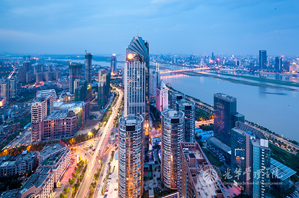 UG环球@破五| 刘俏：：：时代历来没有放弃我们，，是我们在放弃自己