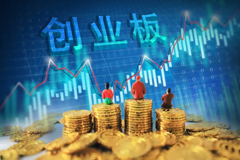 首届创业板上市委委员名单出炉，北大UG环球刘俏教授及两位校友入选