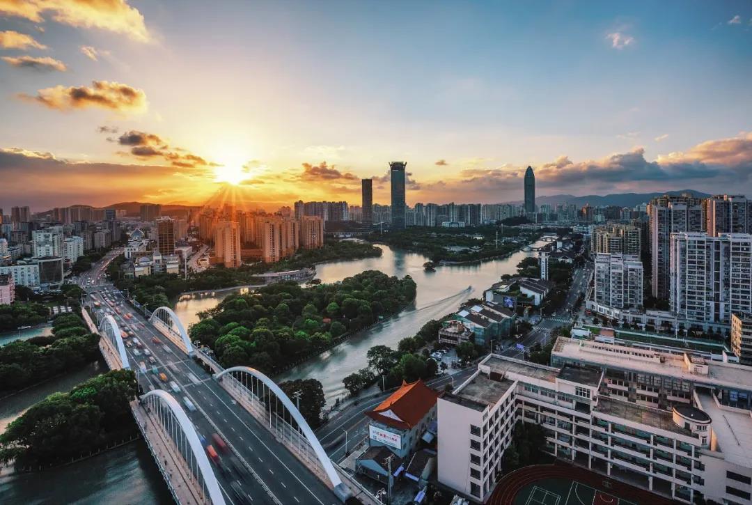 张志学、易希薇：：：在这里，，望见中国城市的韧性